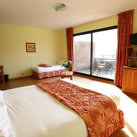 Logis Hotel-Restaurant La Mere Biquette Saint-Pons  Экстерьер фото