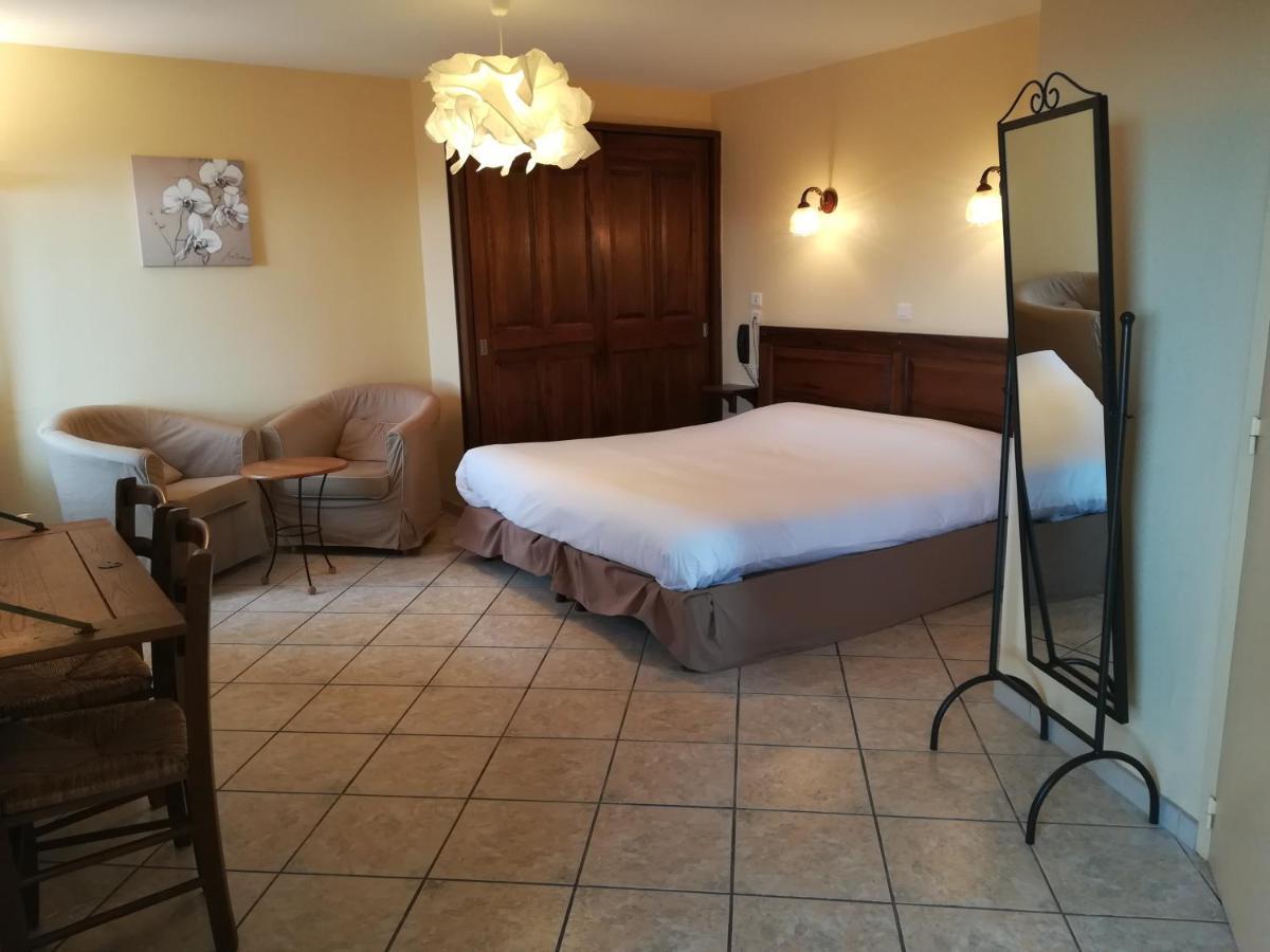 Logis Hotel-Restaurant La Mere Biquette Saint-Pons  Экстерьер фото