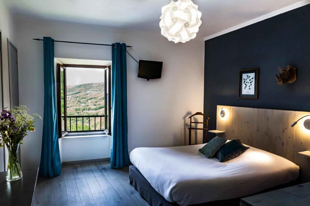 Logis Hotel-Restaurant La Mere Biquette Saint-Pons  Экстерьер фото