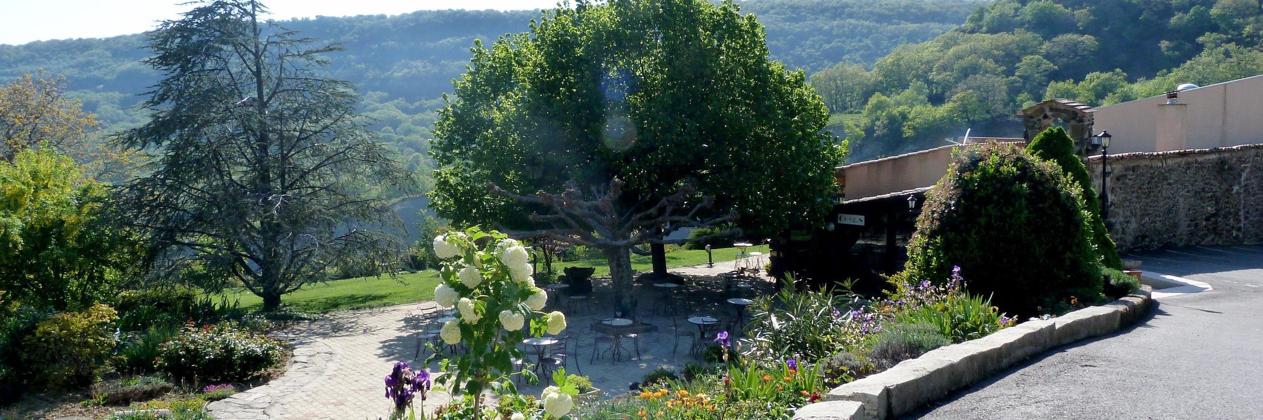 Logis Hotel-Restaurant La Mere Biquette Saint-Pons  Экстерьер фото