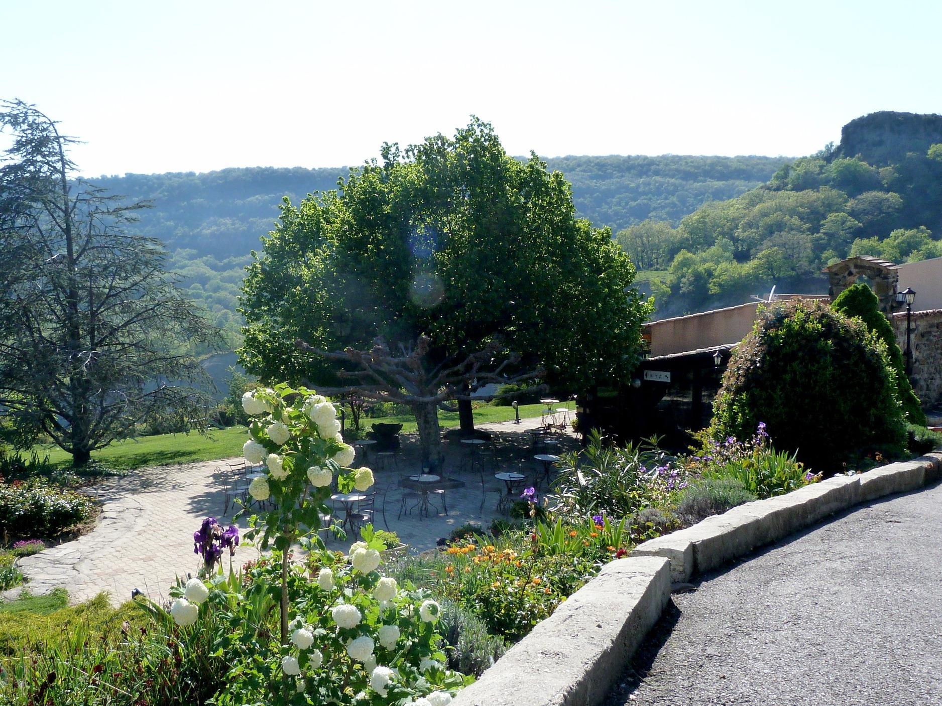 Logis Hotel-Restaurant La Mere Biquette Saint-Pons  Экстерьер фото