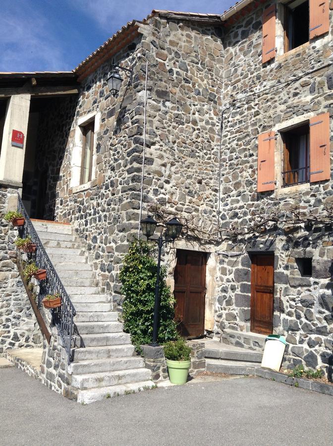 Logis Hotel-Restaurant La Mere Biquette Saint-Pons  Экстерьер фото